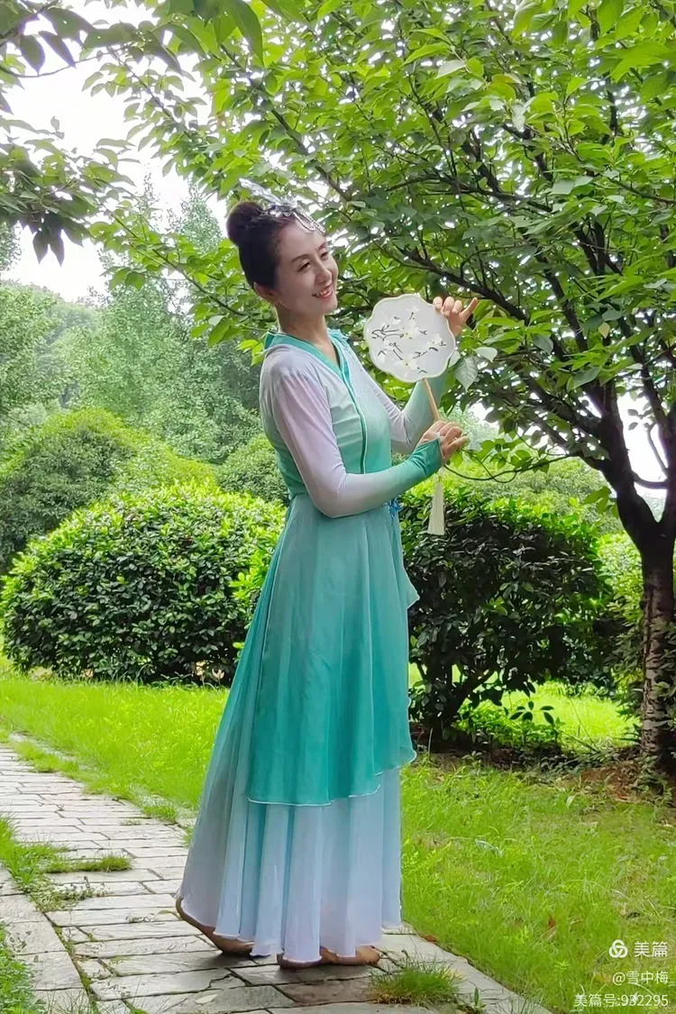 婀娜多姿舞翩跹
